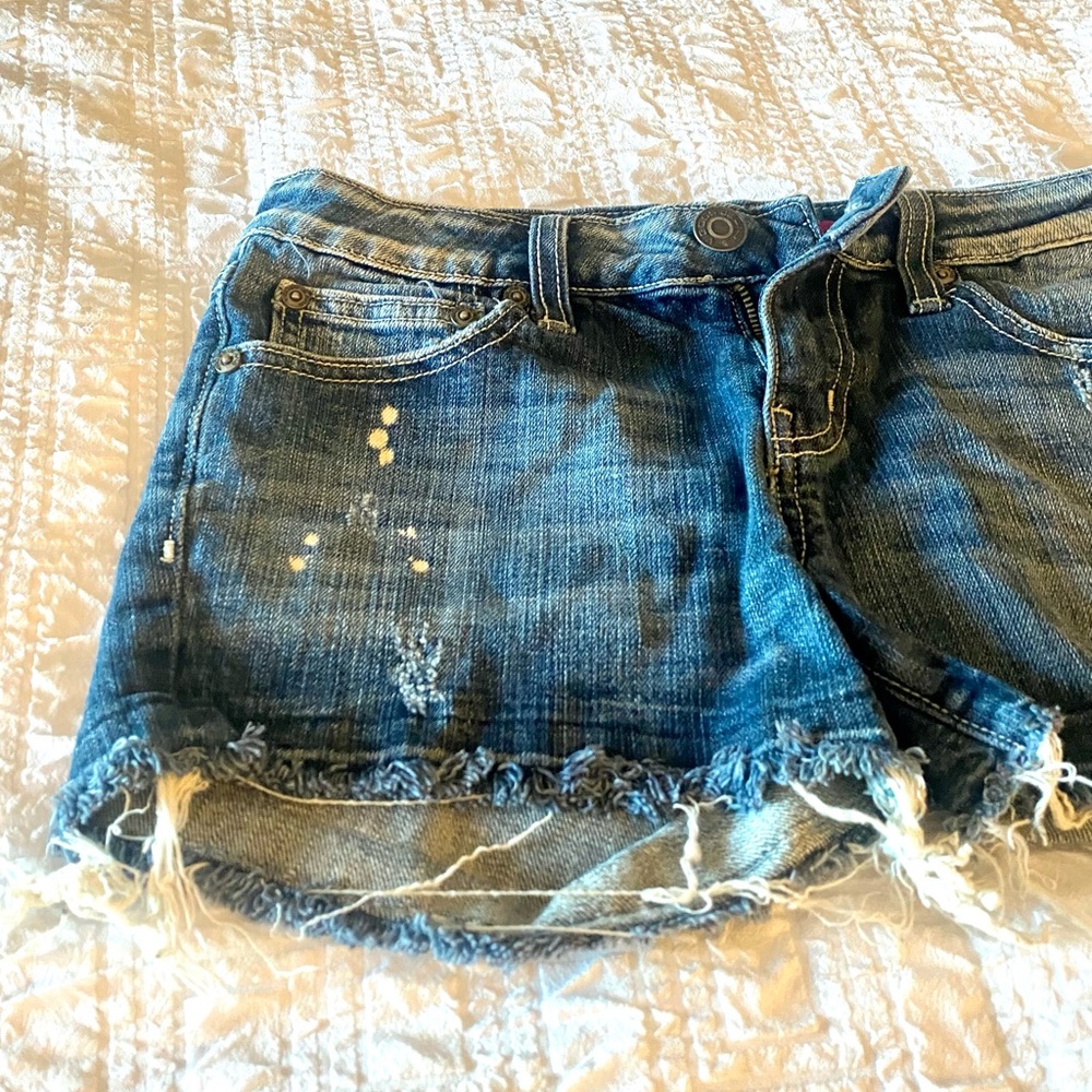 Blue Vigoss denim short shorts, sz 5/6 (28) - Picture 4 of 8
